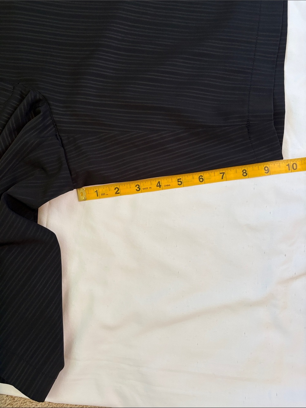 Nike Golf Tech Women's Woven Shorts Size 12 Black Stripe Long Walking Shorts EUC - Picture 9 of 9